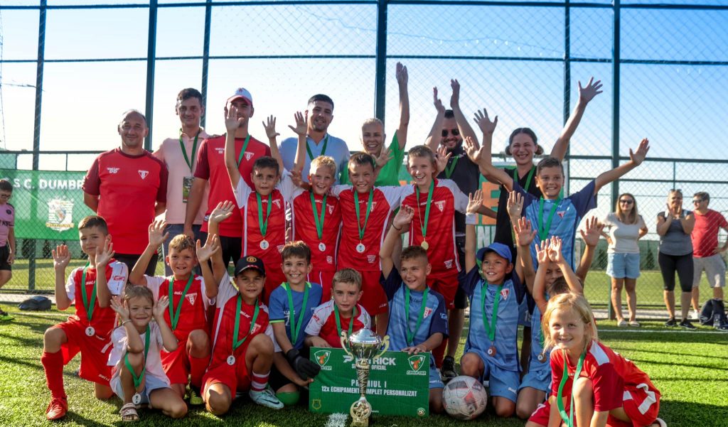 🏆 Sprijinim viitorii campioni ⚽ ai fotbalului: am asigurat masa 🍕 micilor fotbaliști de la turneul Croco Cup! 🏅